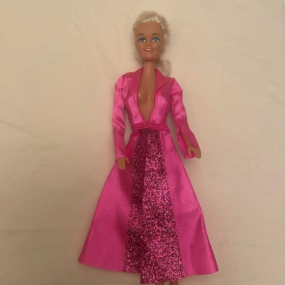 💕Barbie Lot of dresses and shoes - Picture 4 of 7